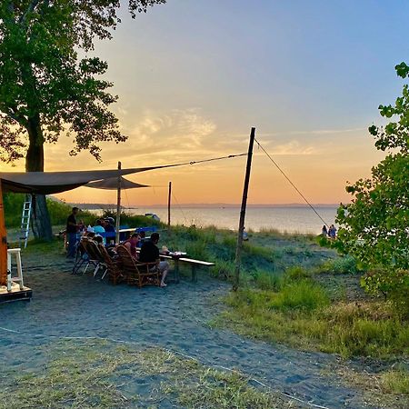 Beachfront Caravans Hotel Csernomorec Kültér fotó